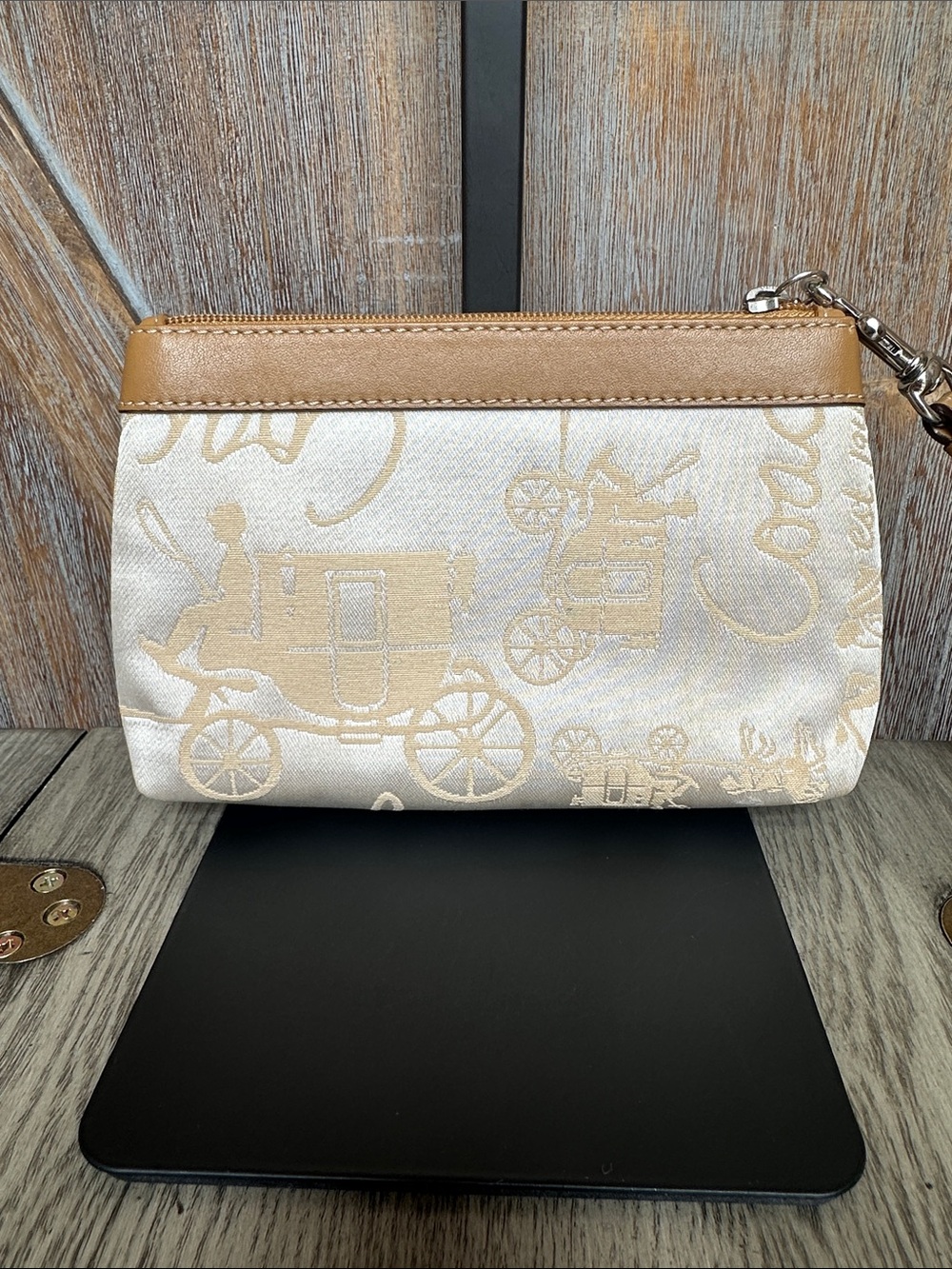 Coach Horse & Carriage Signature Canvas Wristlet Pouch Khaki and White - Picture 4 of 16